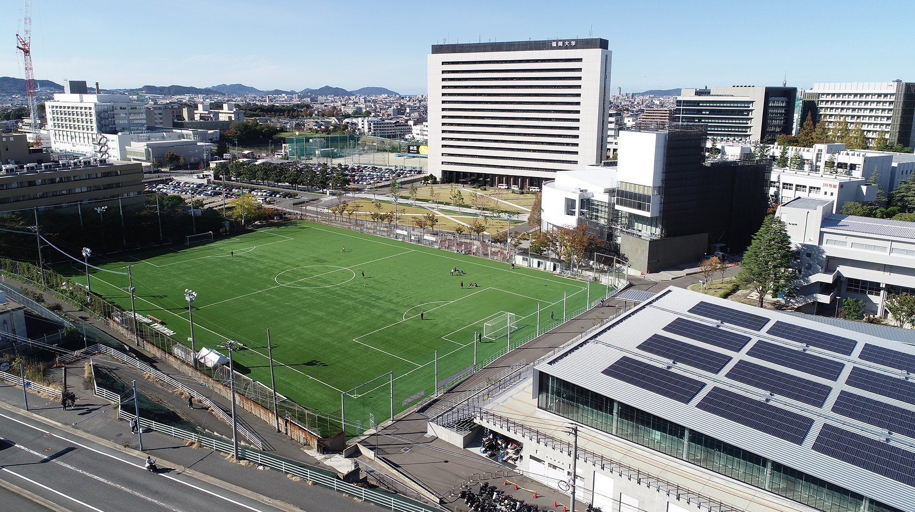 施設の太陽光パネル設置写真