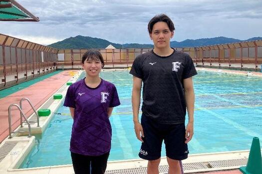 2人_飯倉中央小学校水泳支援写真①_加工.jpg
