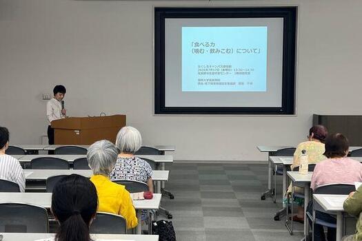 画像①摂食・嚥下障害看護認定看護師による講演_リサイズ.jpg